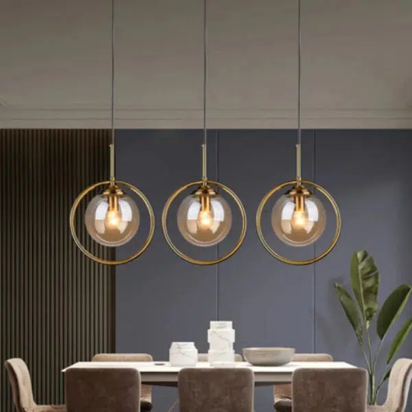 Suspension luminaire en verre massif au design raffiné