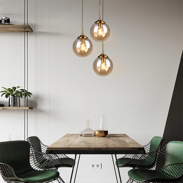 Eigentijdse hanglamp van geblazen glas