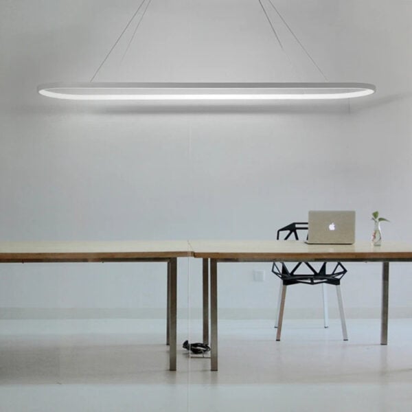 Ovale LED hanglamp in verfijnd wit metaal