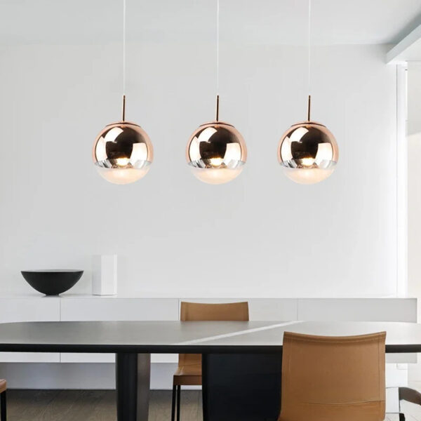 Suspension luminaire sphérique en métal noble