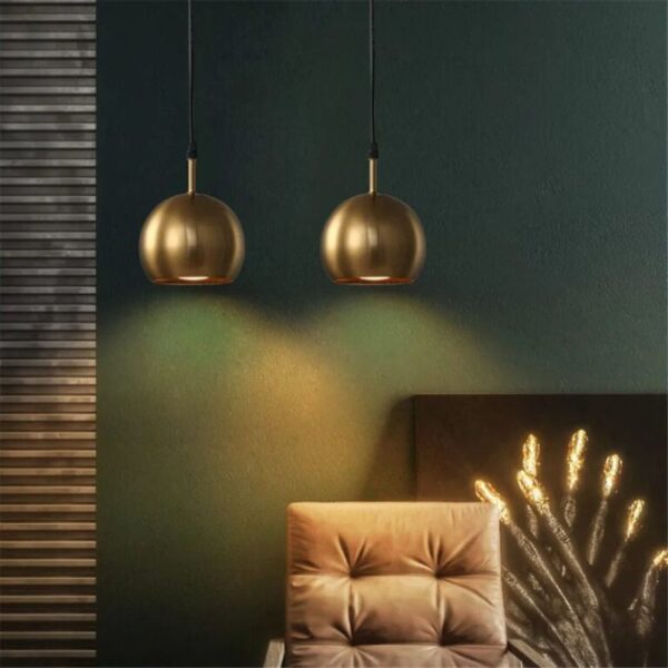 Suspension luminaire sphérique en métal précieux