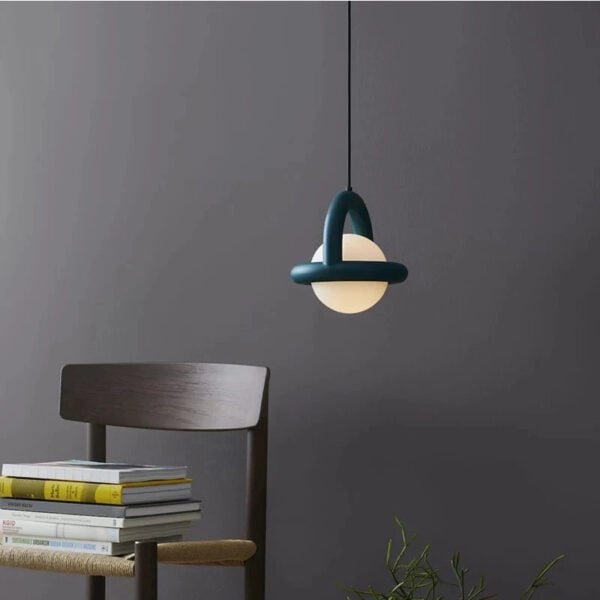 Ronde Scandinavische hanglamp in mat zwart voor eigentijdse interieurs