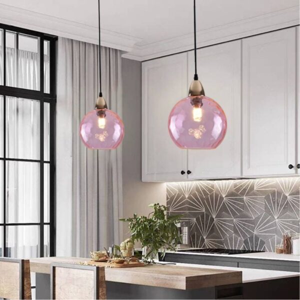 Suspension contemporaine en verre teinté aux accents nordiques
