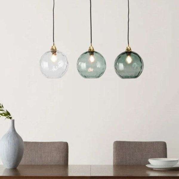 Suspension contemporaine en verre teinté aux accents nordiques