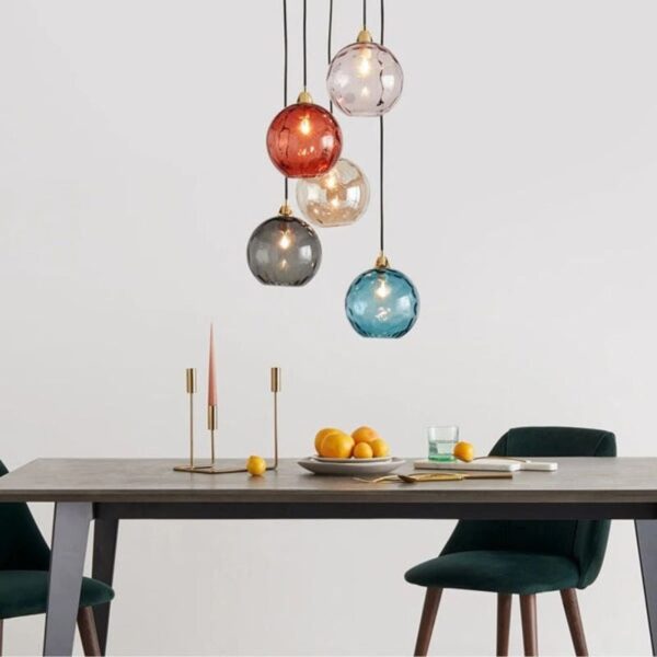 Suspension contemporaine en verre teinté aux accents nordiques