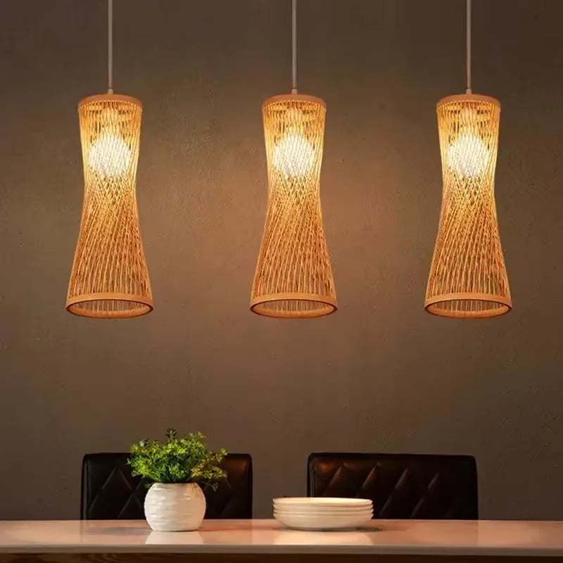 Suspension artisanale en bambou d'inspiration orientale