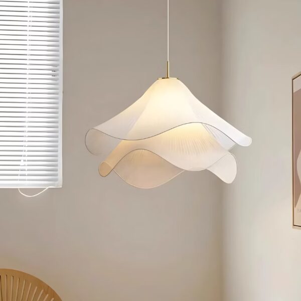 Suspension nordique en tissu blanc à silhouette organique
