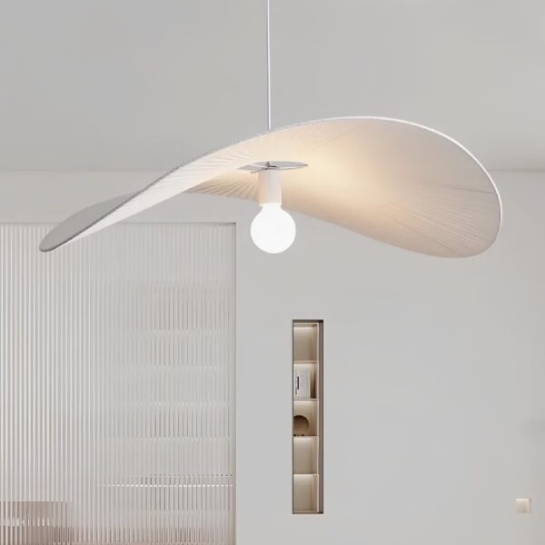 Suspension textile contemporaine au design chapeau