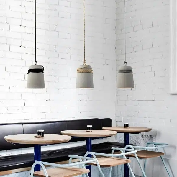 Suspension Contemporaine en Ciment à l'Élégance Épurée