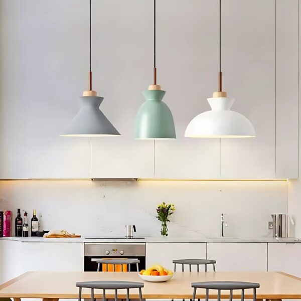 Suspension luminaire design nordique bois et couleur
