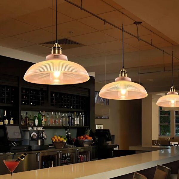 Suspension lumineuse en verre texturé