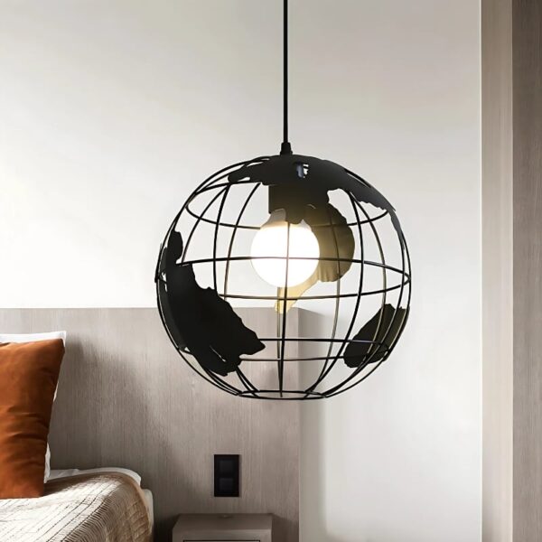 Suspension Globe Céleste en Métal Noir Style Atelier
